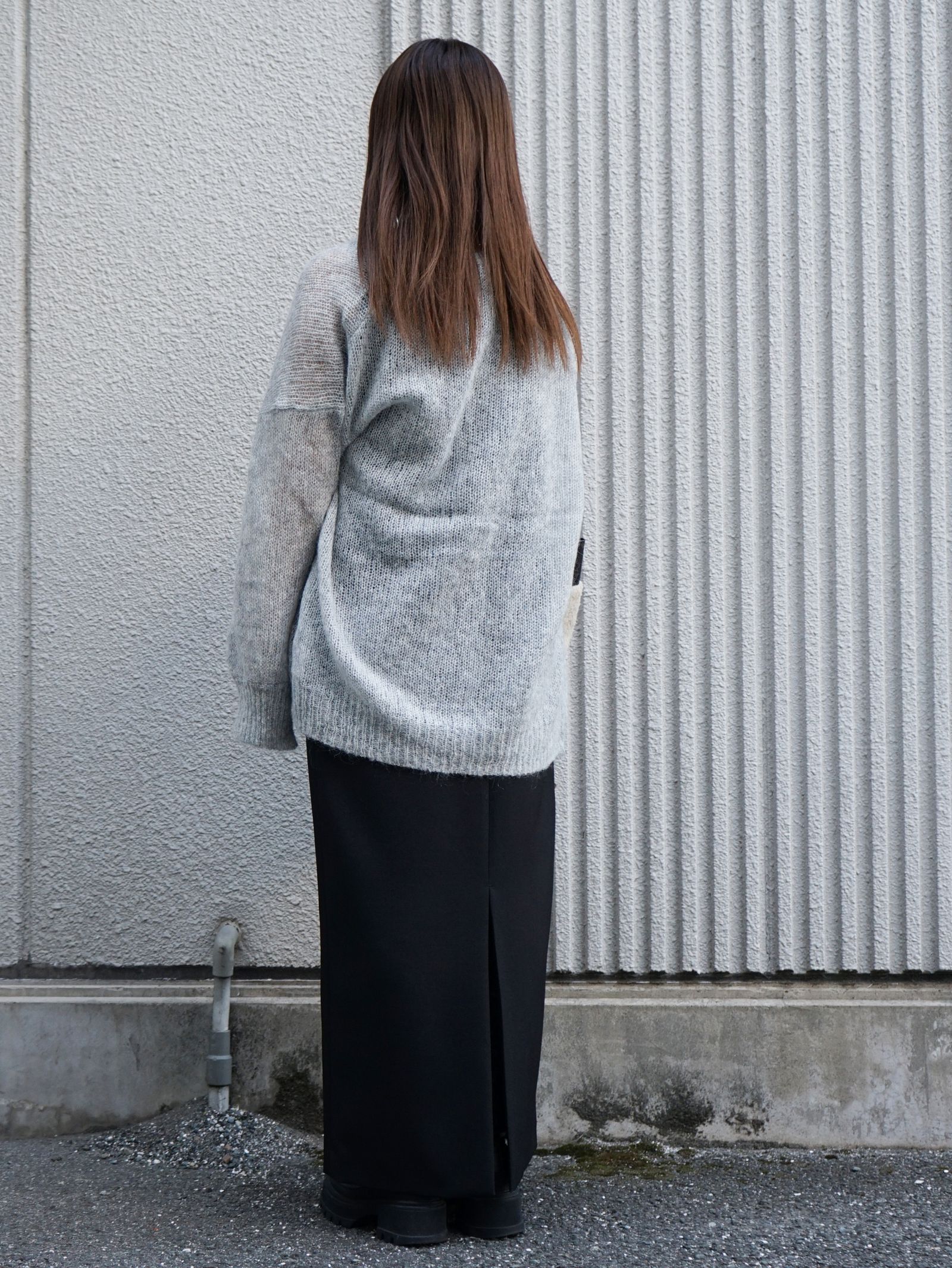リラックス感がありつつも女性らしいETREの新作コーデ