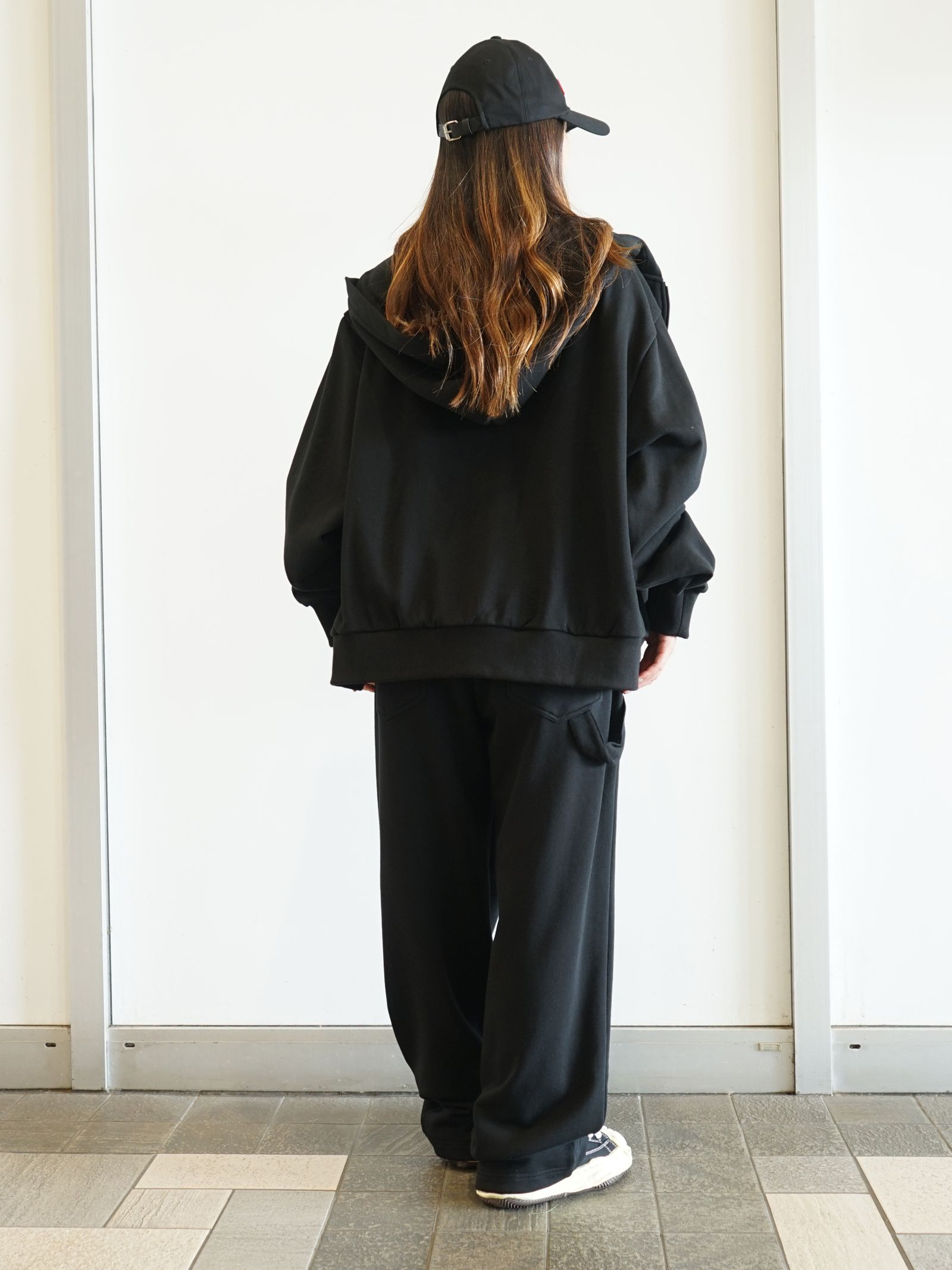 レッドロゴ ジップアップパーカー  -  BLACK