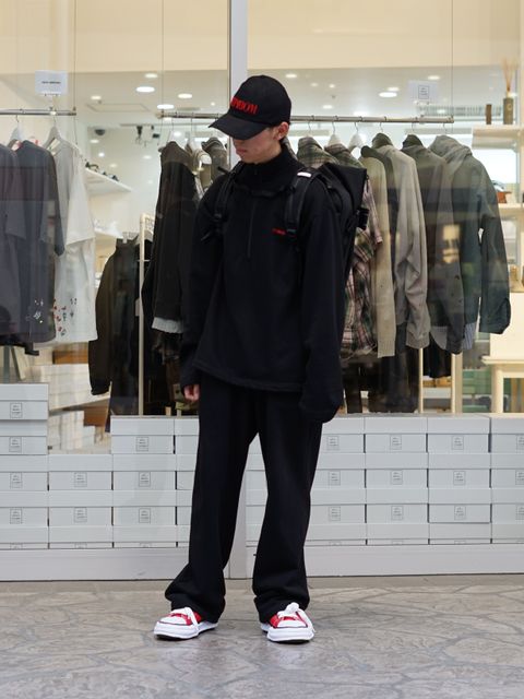 ミニマルに仕上げる春のMIXテックスタイル