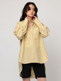 女性らしい抜けを意識したETRE TOKYOの新作スタイル