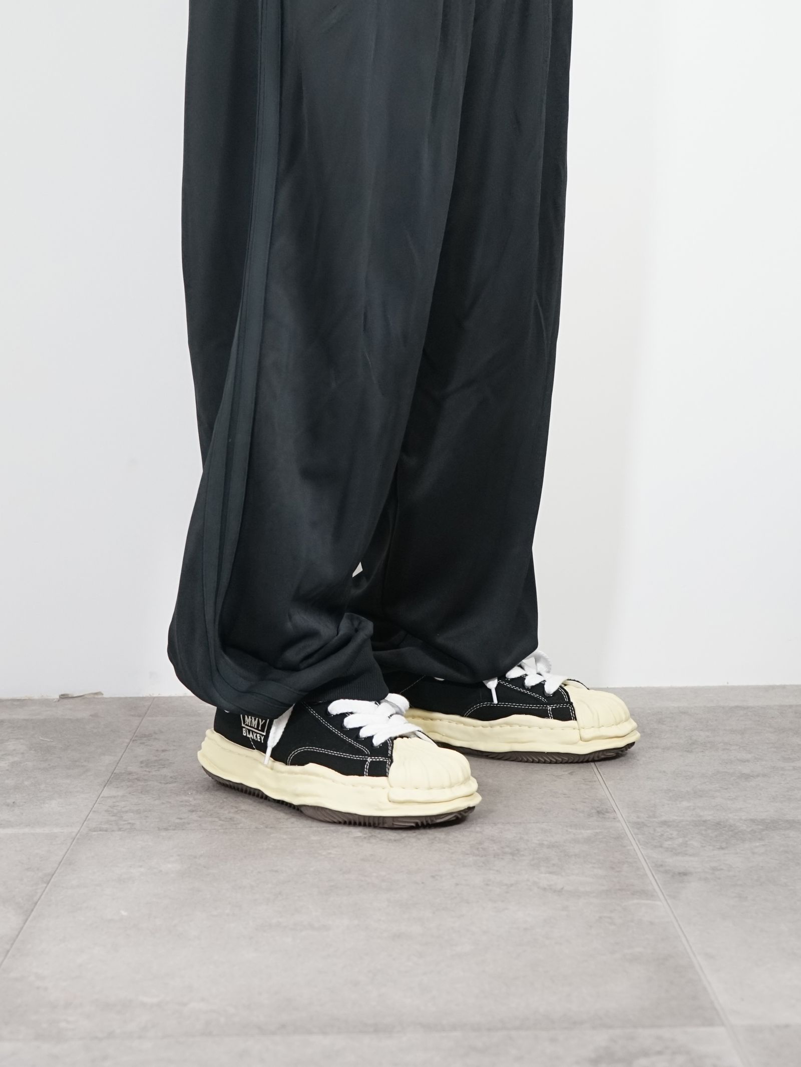 Maison MIHARA YASUHIRO - ワイド バック トラックパンツ - Wide Back Track Pants - BLACK |  ADDICT WEB SHOP