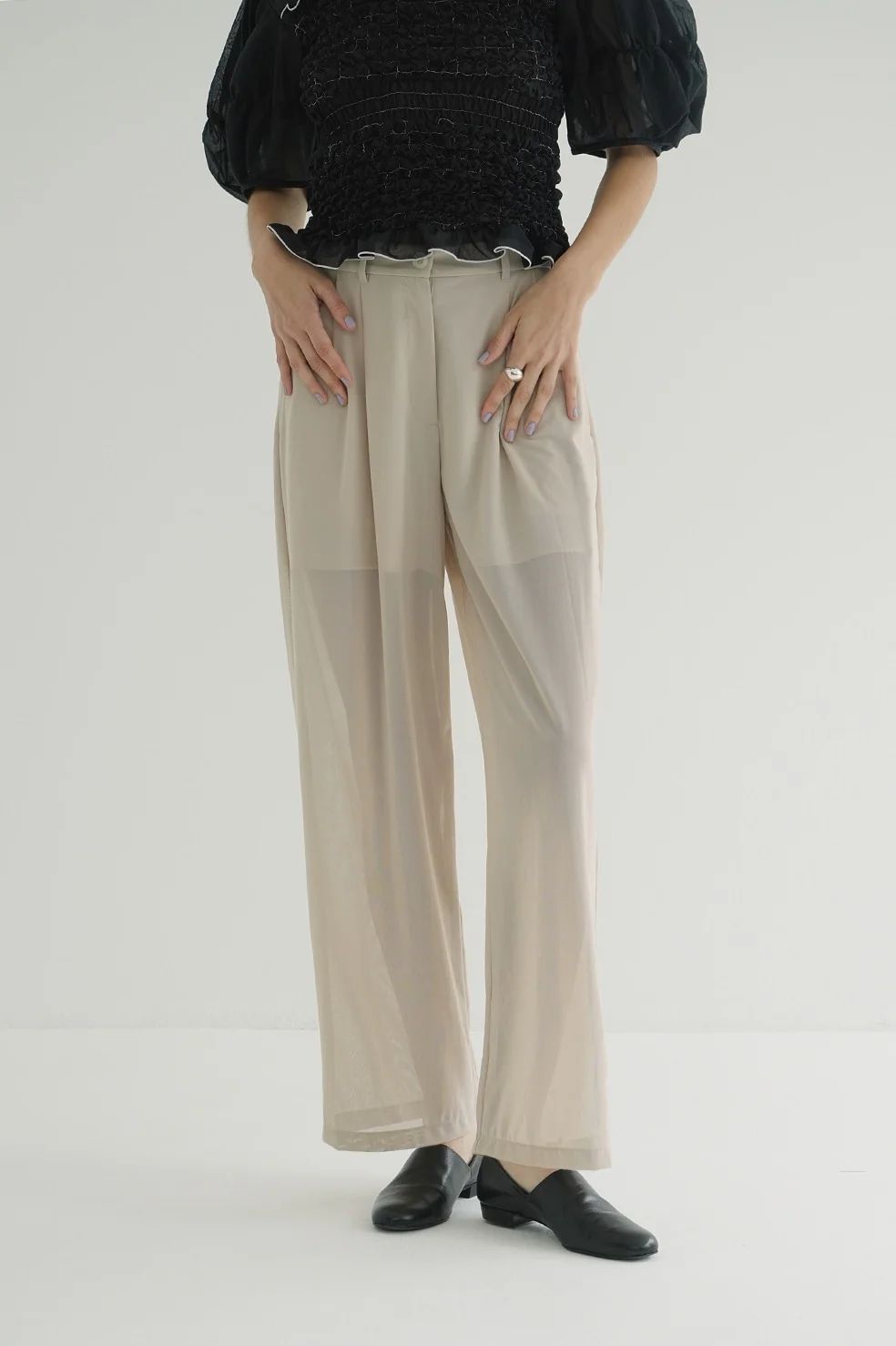 シアータックパンツ - SHEER TUCK PANTS IVORY