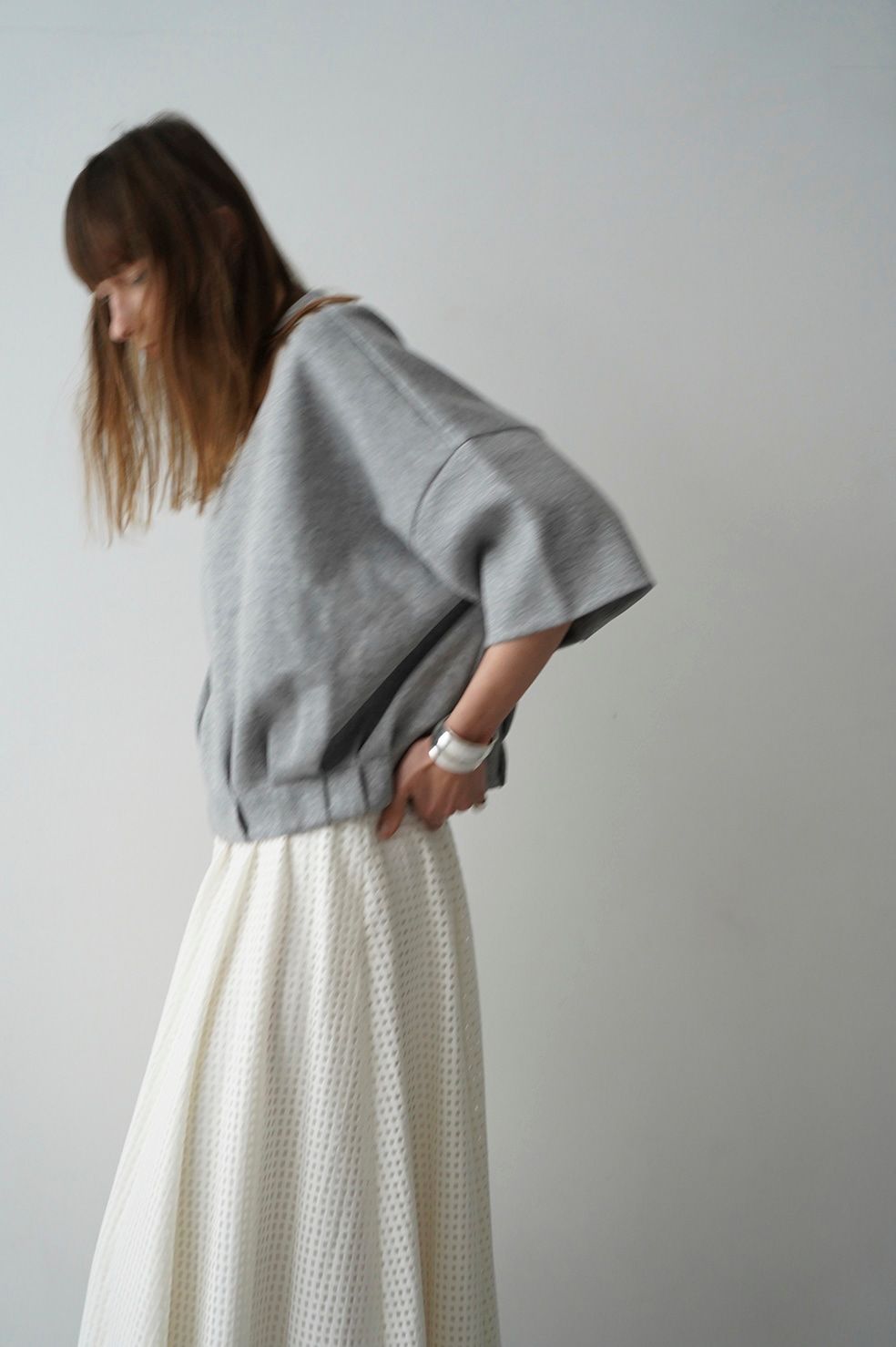 タックヘム コンパクト トップス - TUCK HEM COMPACT TOPS - GREY