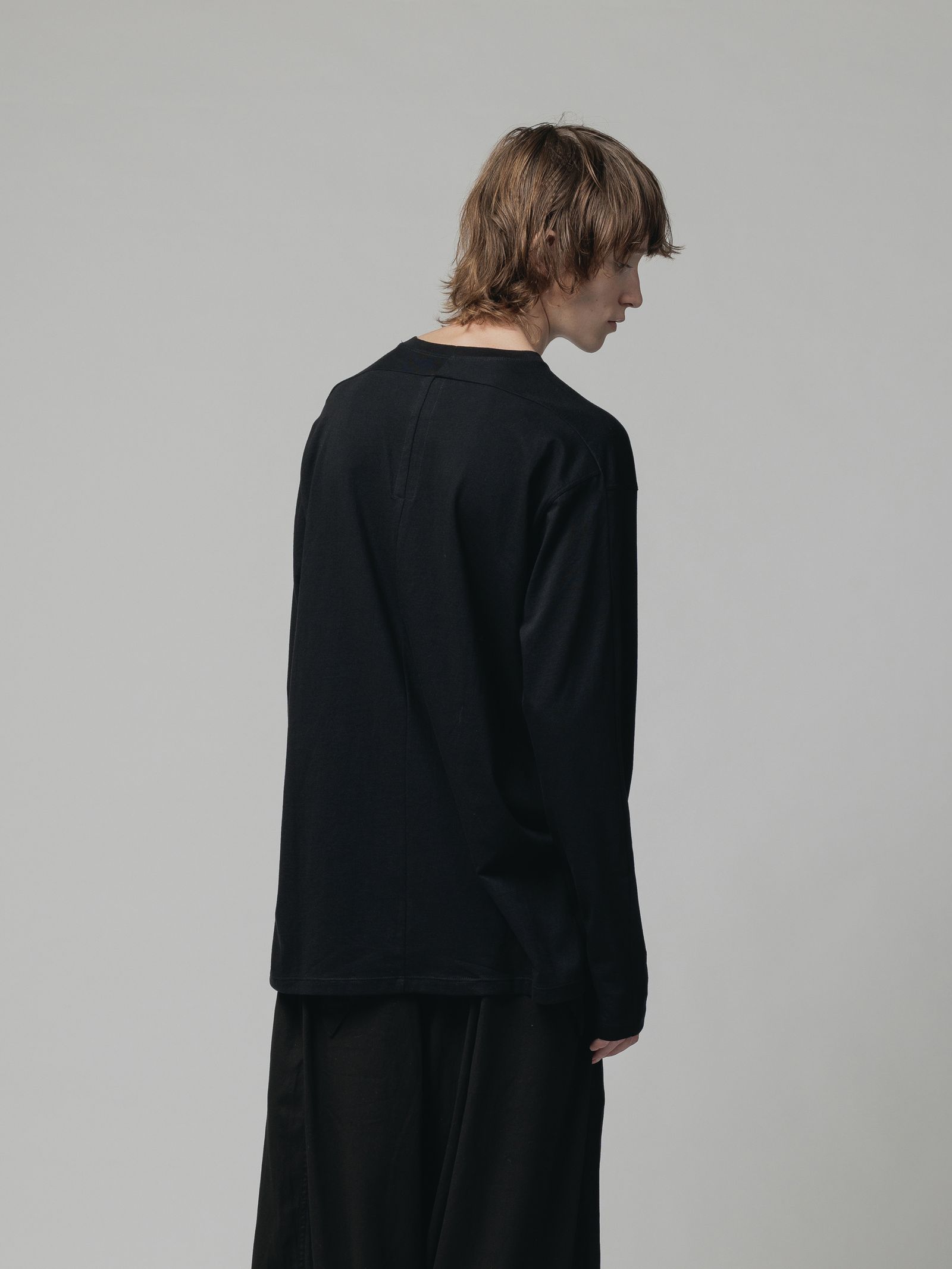 天竺刺繍入り長袖T - BLACK