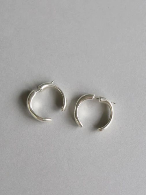 【両耳用】ワープピアス SV シルバー シンプル デザイン ユニセックス アクセサリー