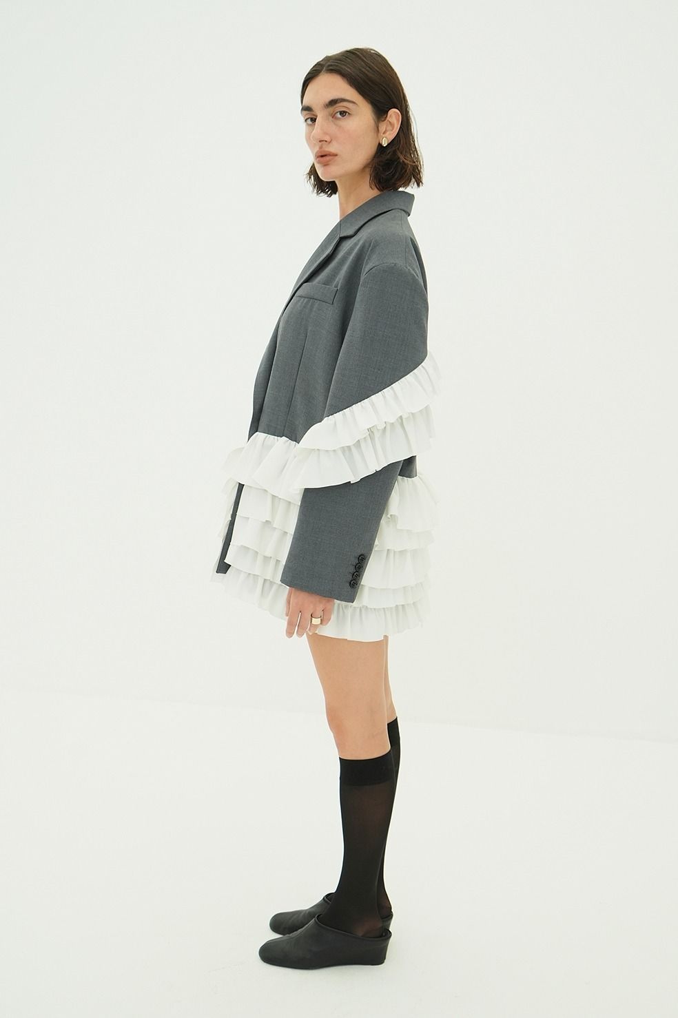 フリルテーラードジャケット - FRILLED TAILORED JACKET (GREY)