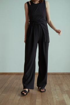 RIB STRIPE TUCK PANTS - BLACK