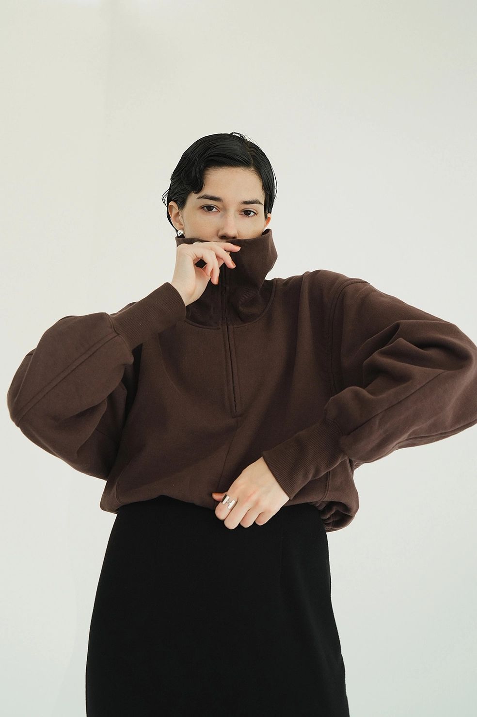 ハーフジップショートトップス｜ HALF ZIP SHORT TOPS (BROWN)