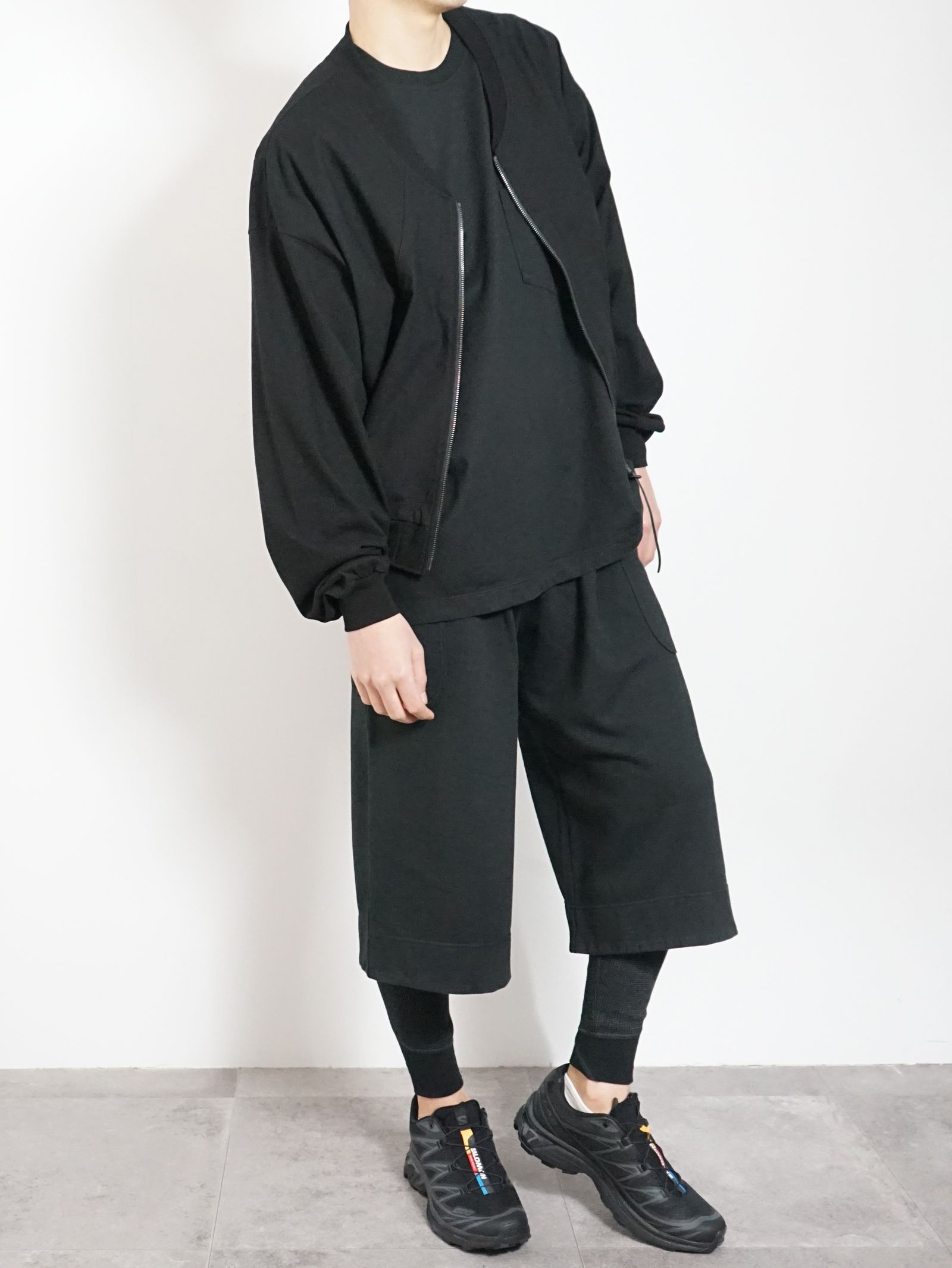 XT-6  - ユニセックス スニーカー - BLACK / BLACK / PHANTOM 【在原みゆ紀さん着用モデル】