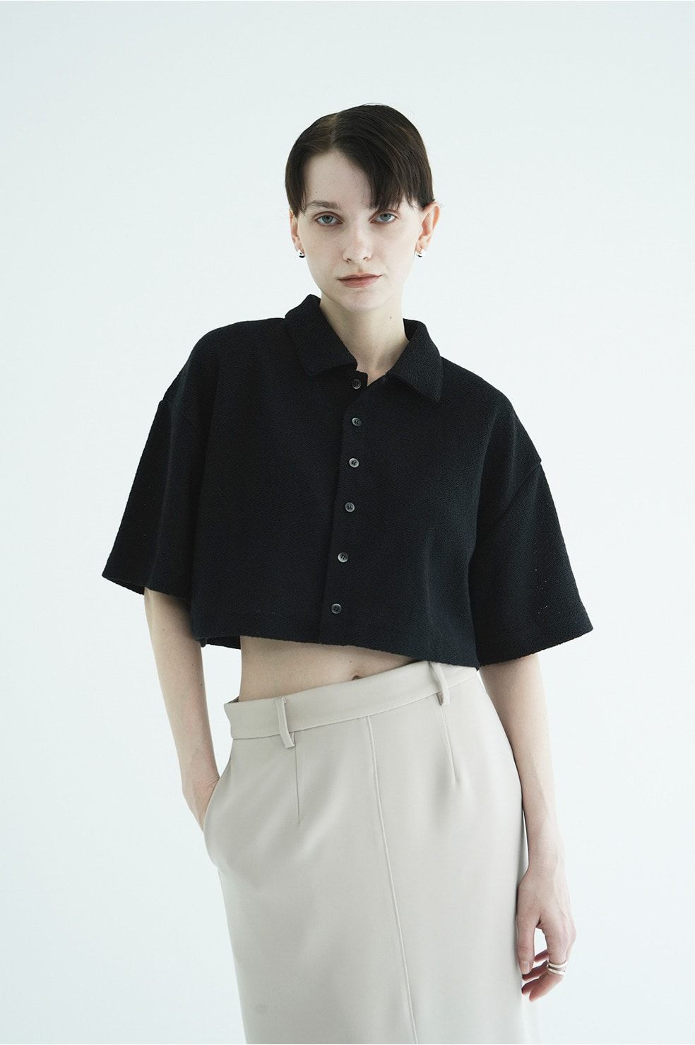 クロップドポロトップス - CRISP CROPPED POLO TOPS (BLACK)