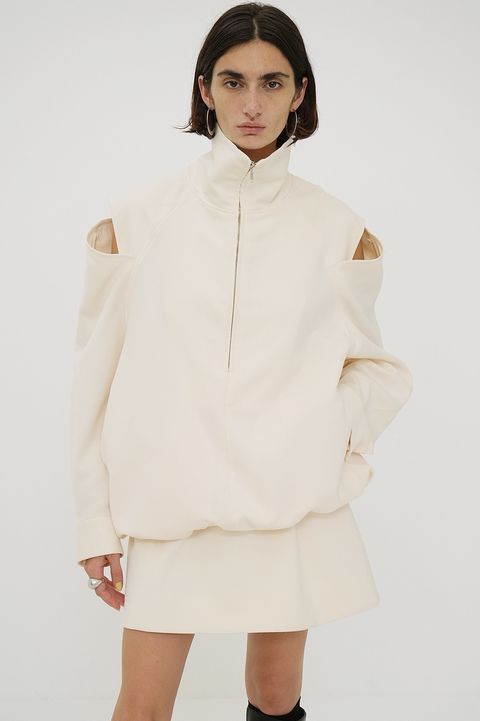ハイネックハーフジップジャージートップス - 2WAY OFF SHOULDER MODE JERSEY TOPS - BEIGE 【桃 さん着用モデル】