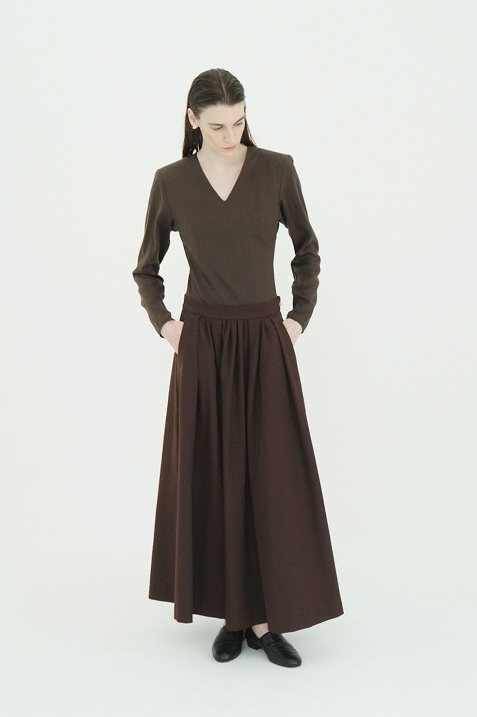ブイネックボディスーツ - V NECK POWER SHOULDER BODYSUIT(BROWN)