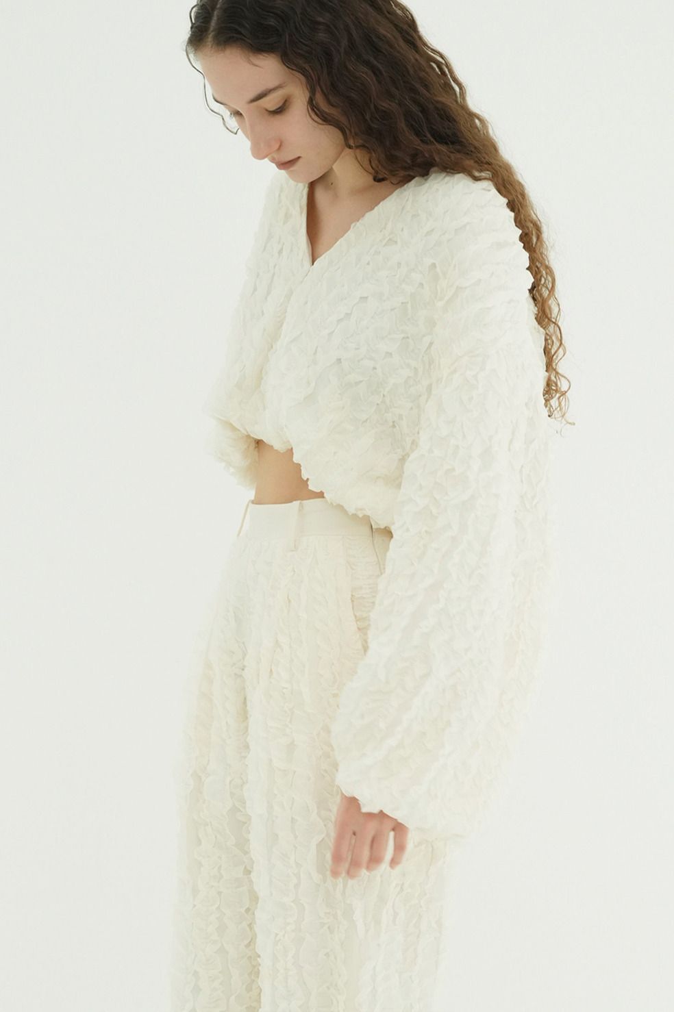 フリルボレロ - TOPSTITCHED FRILL BOLERO (IVORY)