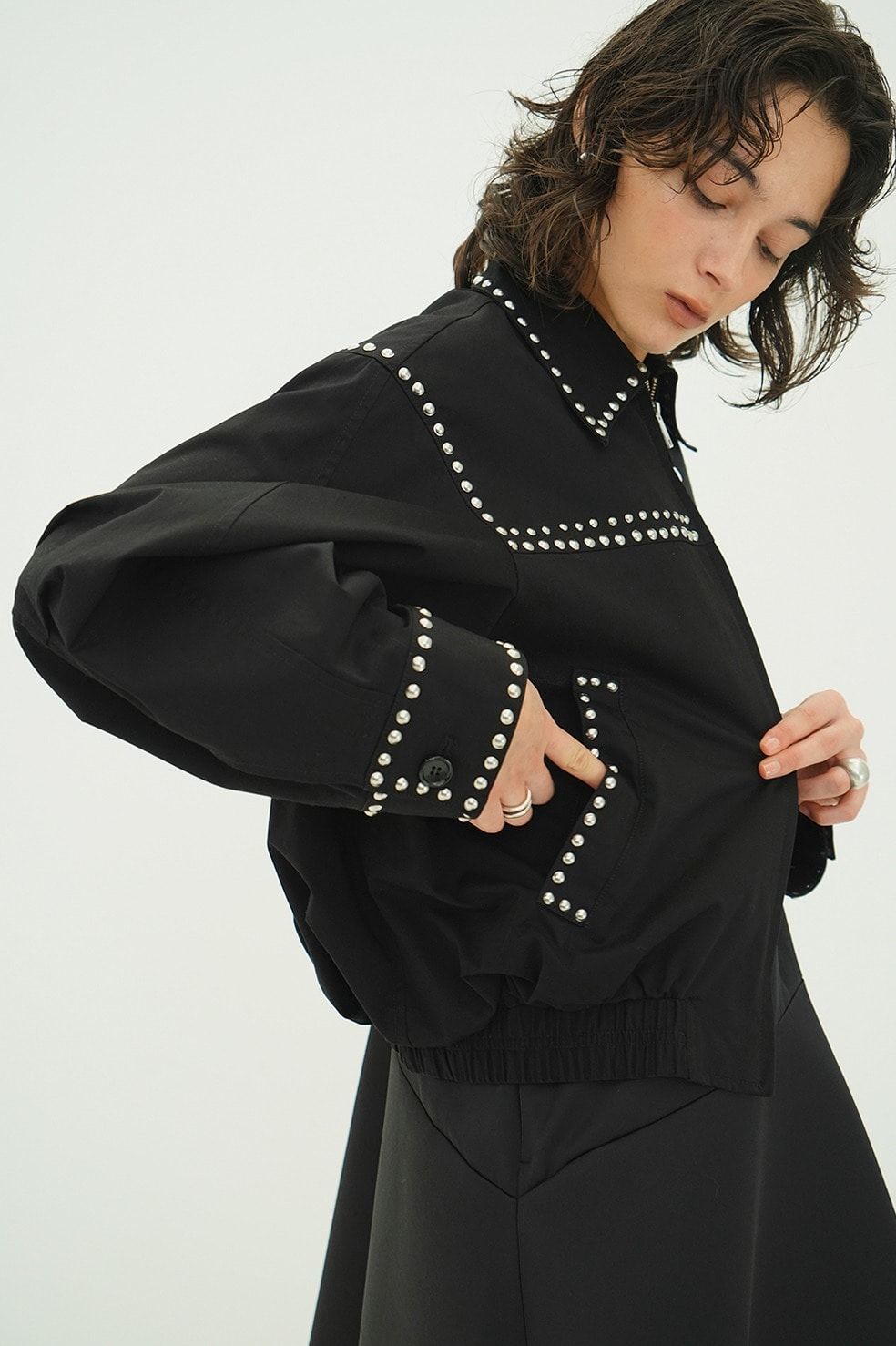 スタッズ ドリズラージャケット - W COLOR STUDDED DRIZZLER JACKET (BLACK)