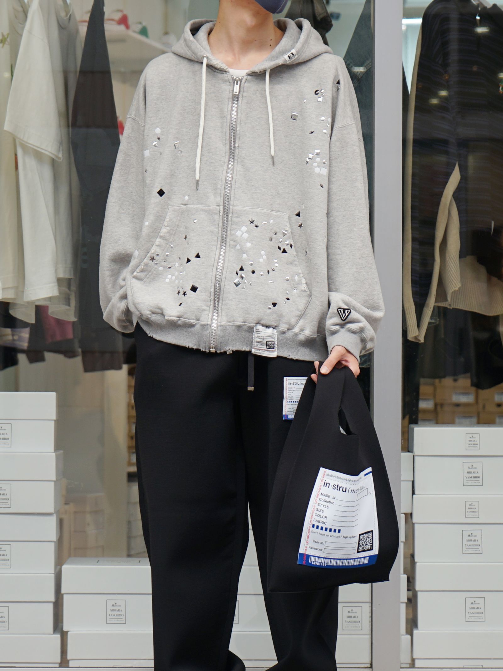 日常に溶け込むMAISON MIHARA YASUHIROの26SS最新スタイル