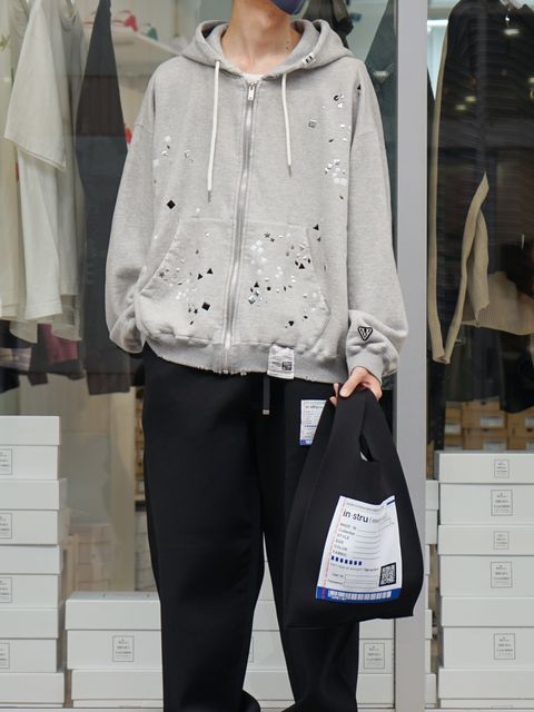 日常に溶け込むMAISON MIHARA YASUHIROの26SS最新スタイル