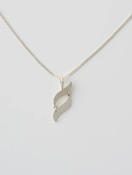 " YENTOWN KZM 着用" アイコニック ネックレス - ICONIC NECKLACE SILVER