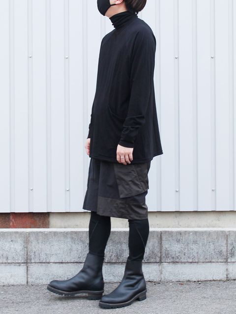 レギンス×黒カットソー The Viridi-anne の秋冬レイヤードスタイル