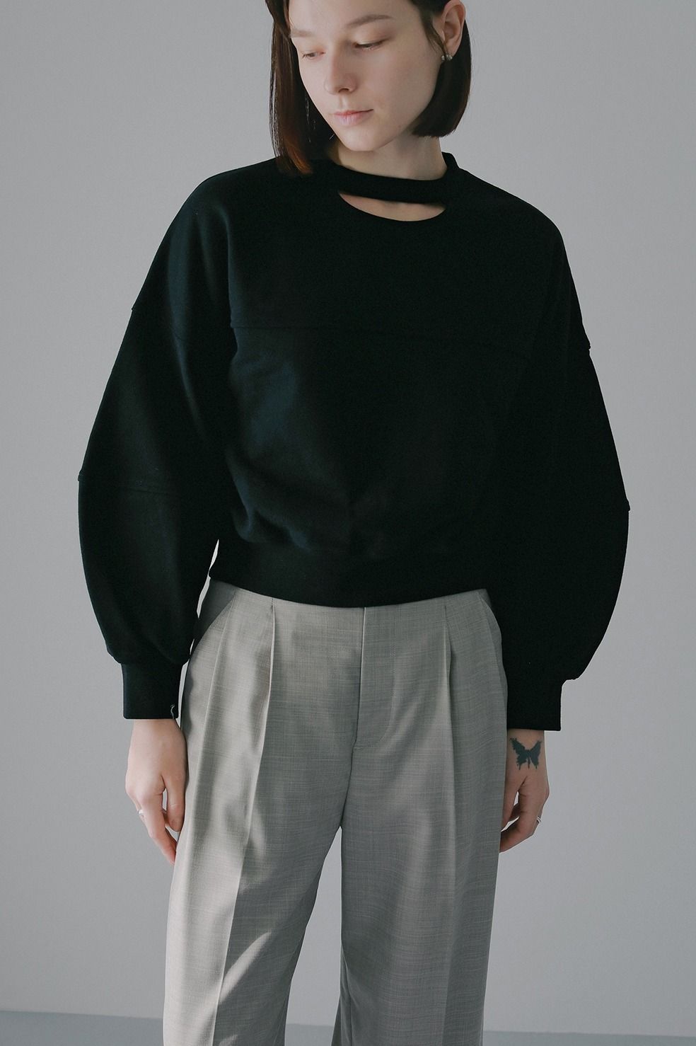 ネックデザインスウェット - MOON SLIT SWEAT TOPS (BLACK)