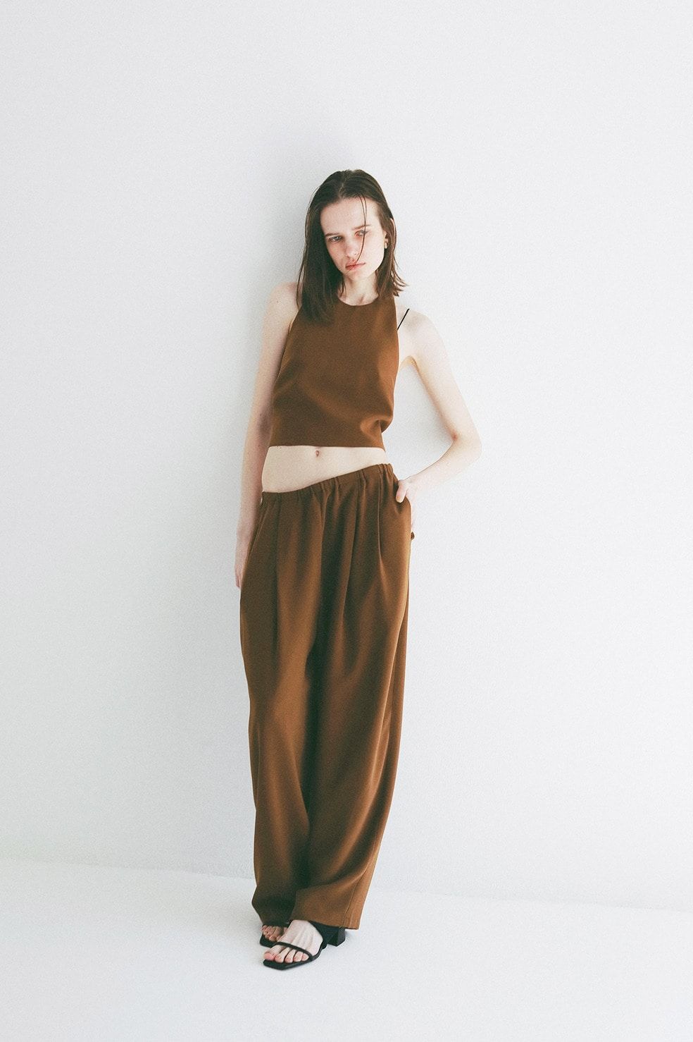 ドローストリングルーズタックパンツ - DRAWSTRING LOOSE TUCK PANTS (BROWN)