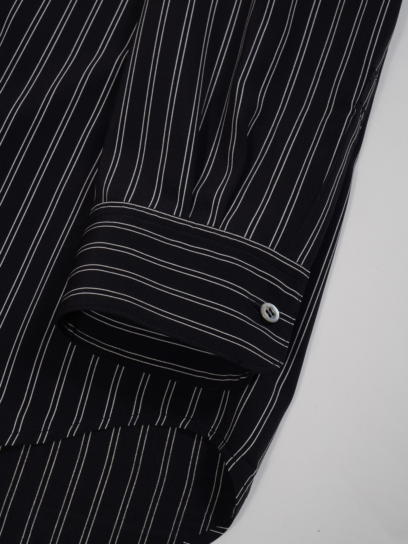 ダブルストライプデシン ボウタイ付きレギュラーシャツ - Regular Shirt with Scarf - BLACK×OFF WHITE