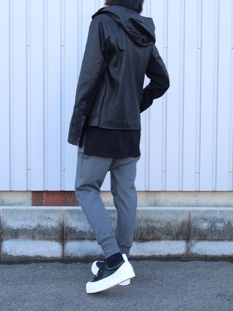 『春レザー』 はフード付きのロングセラーモデルで決まり‼