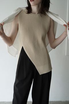 SLANT CUT NO SLEEVE KNIT TOPS - IVORY