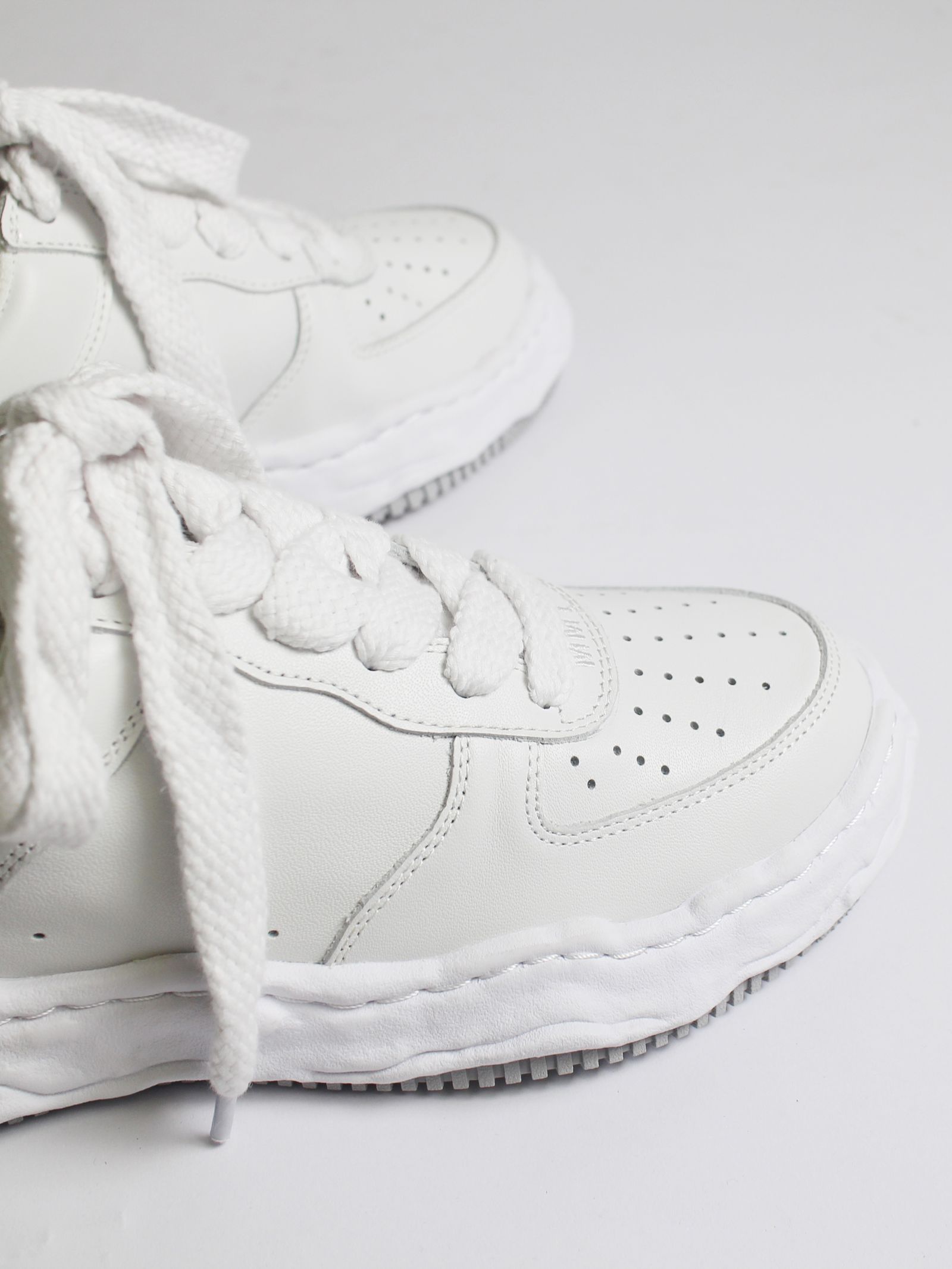 【4・5月入荷】"WAYNE" OG Sole Leather Low-top Sneaker  A07FW702 - WHITE