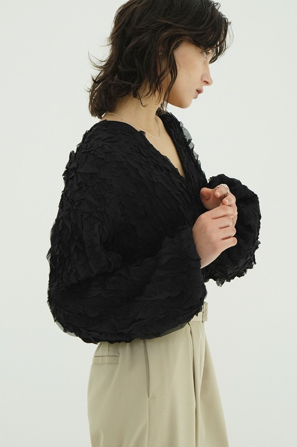 フリルボレロ - TOPSTITCHED FRILL BOLERO (BLACK)