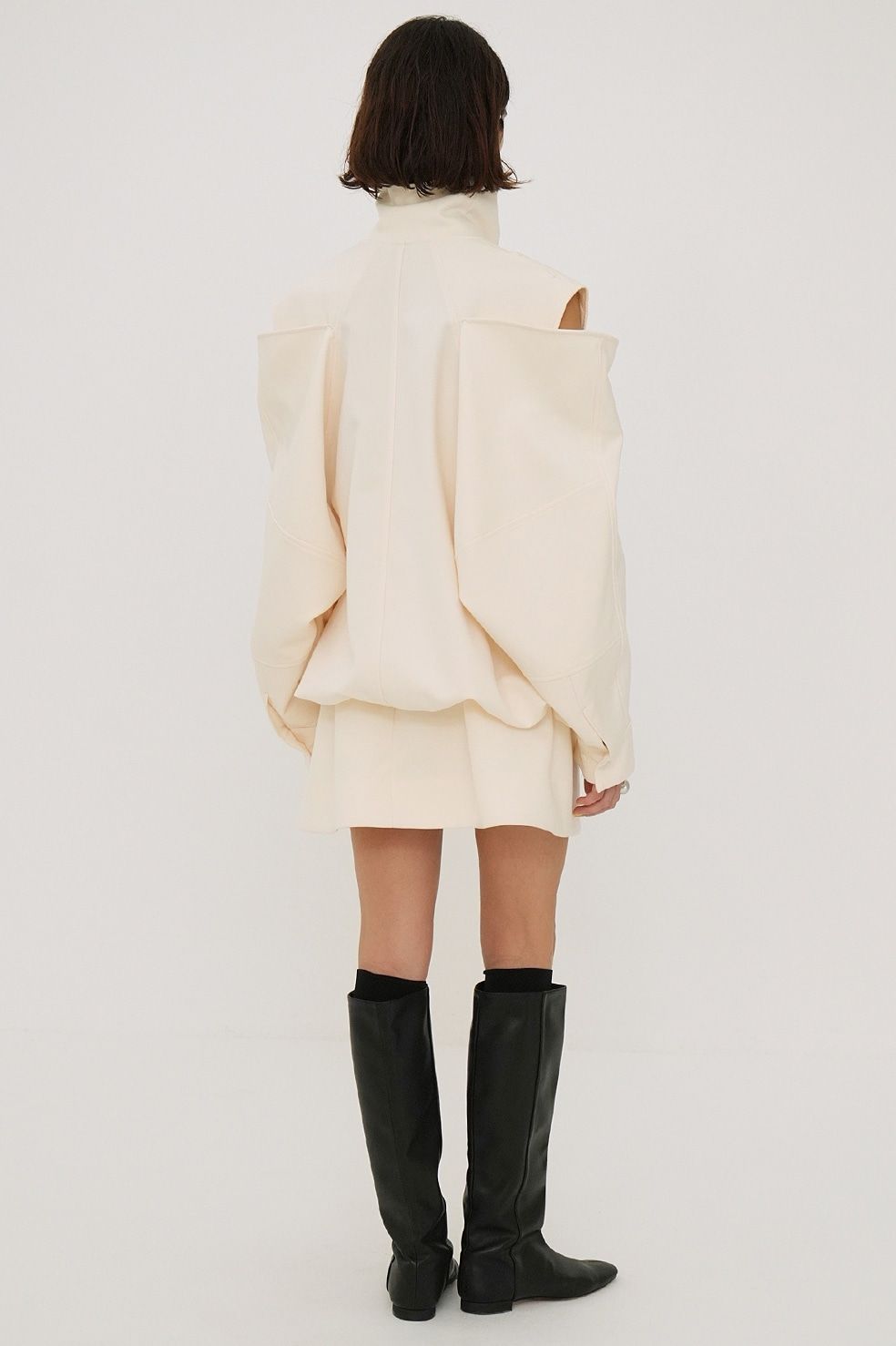 ハイネックハーフジップジャージートップス - 2WAY OFF SHOULDER MODE JERSEY TOPS - BEIGE 【桃 さん着用モデル】