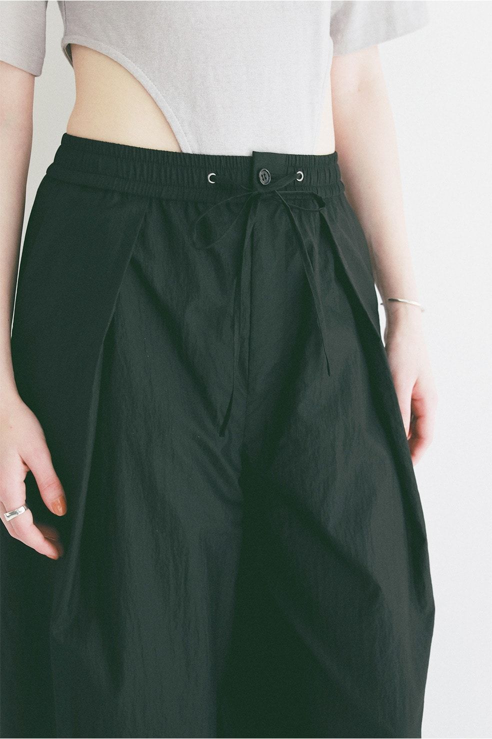 ナイロンイージーパンツ - CRINKLED SHEER NYLON PANTS(BLACK)