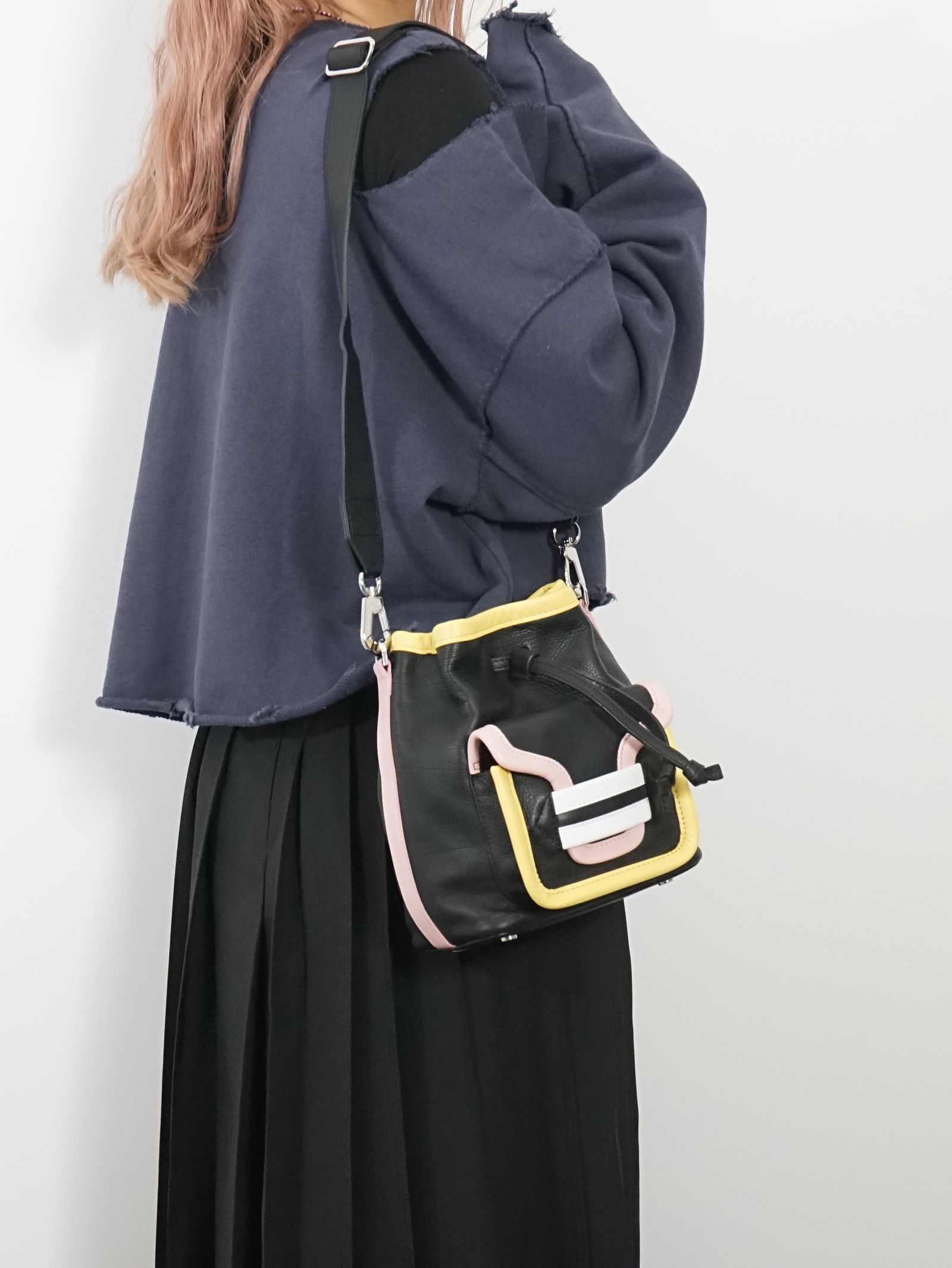 アルファデイ バケットハンドバッグ -  PINK-YELLOW-BLACK