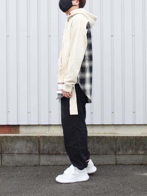 ”フーディ×イージパンツ” メゾンミハラヤスヒロのリラックスコーデ