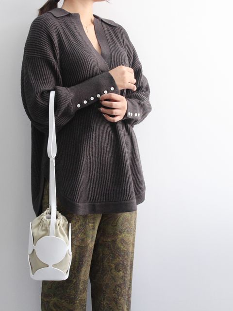 リラックス感がありつつも女性らしいニュアンスETREの新作秋冬コーデ