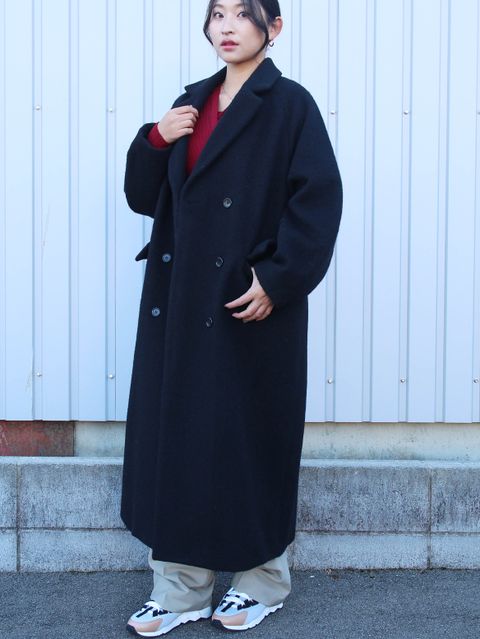 暖かくモードな印象のCLANEの新作コートスタイル