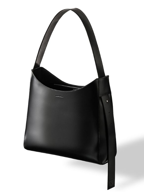 レザートートバッグ - CURVED LEATHER TOTE BAG / BLACK