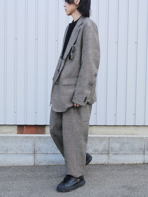 雰囲気の良いグレンチェックのセットアップスタイル