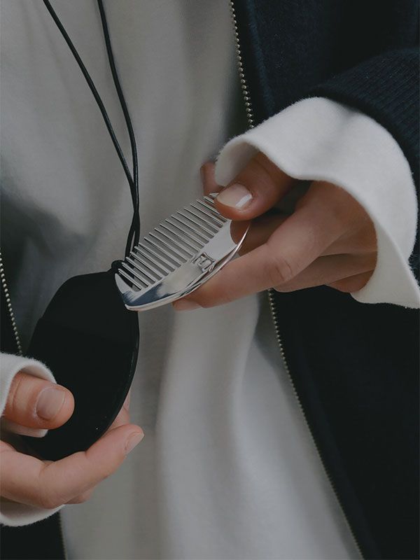 ネックコードコームネックチャーム