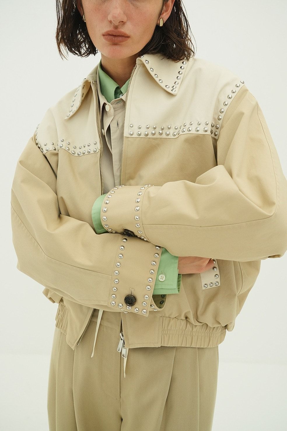 スタッズ ドリズラージャケット - W COLOR STUDDED DRIZZLER JACKET (BEIGE)