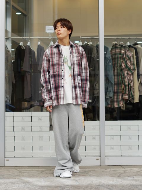 抜け感で魅せるMIHARAのチェックシャツスタイル