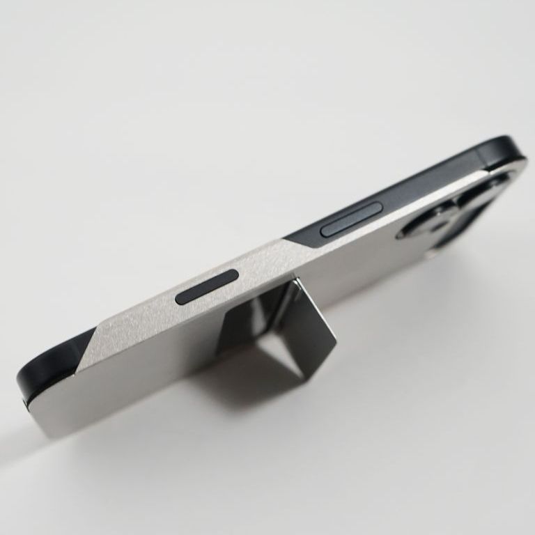 [ FLAP 16 ] ヘアライン仕上げアイフォンケース｜ IPHONE  HOLDER + STAND *+camera control button
