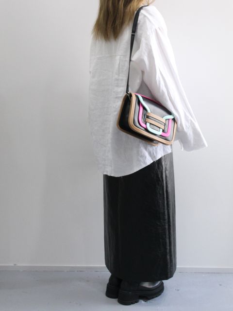 女性らしさとこなれ感のあるETREの新作コーデ