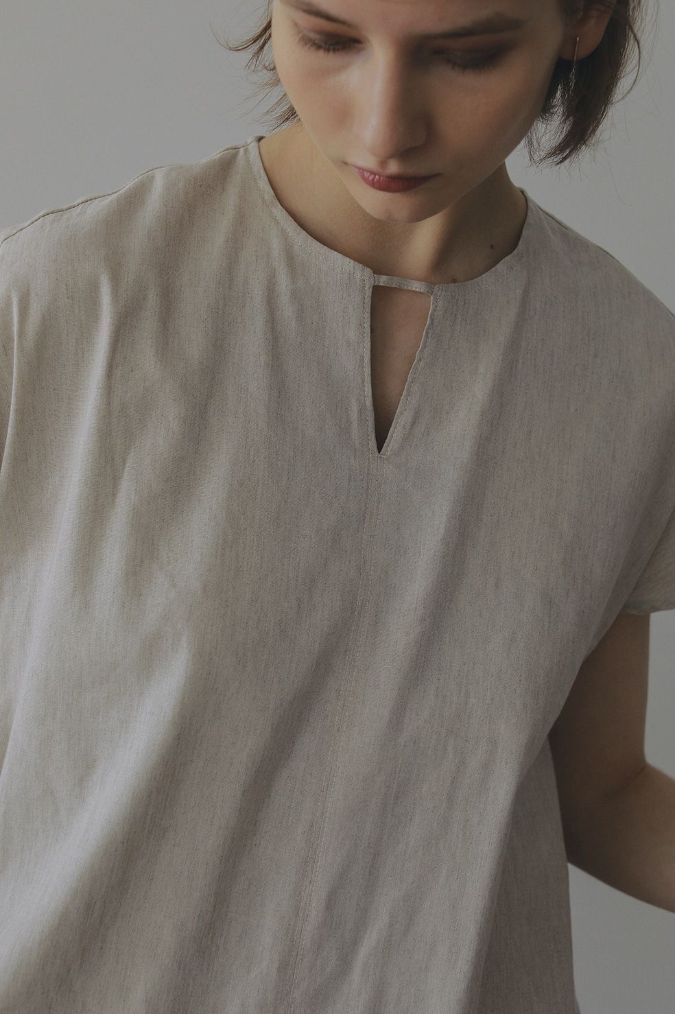 バック オープン トップス - BACK OPEN TOPS - BEIGE