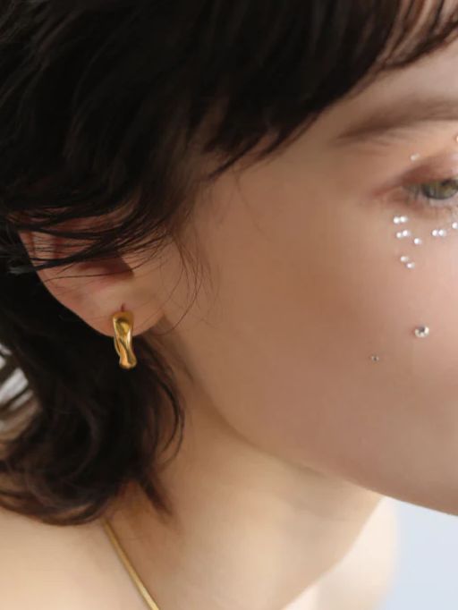 【両耳用】ワープピアス GD ゴールド シンプル デザイン ユニセックス アクセサリー