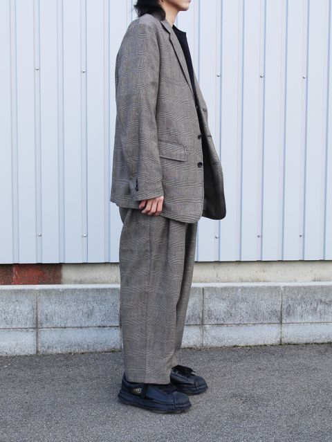 雰囲気の良いグレンチェックのセットアップスタイル