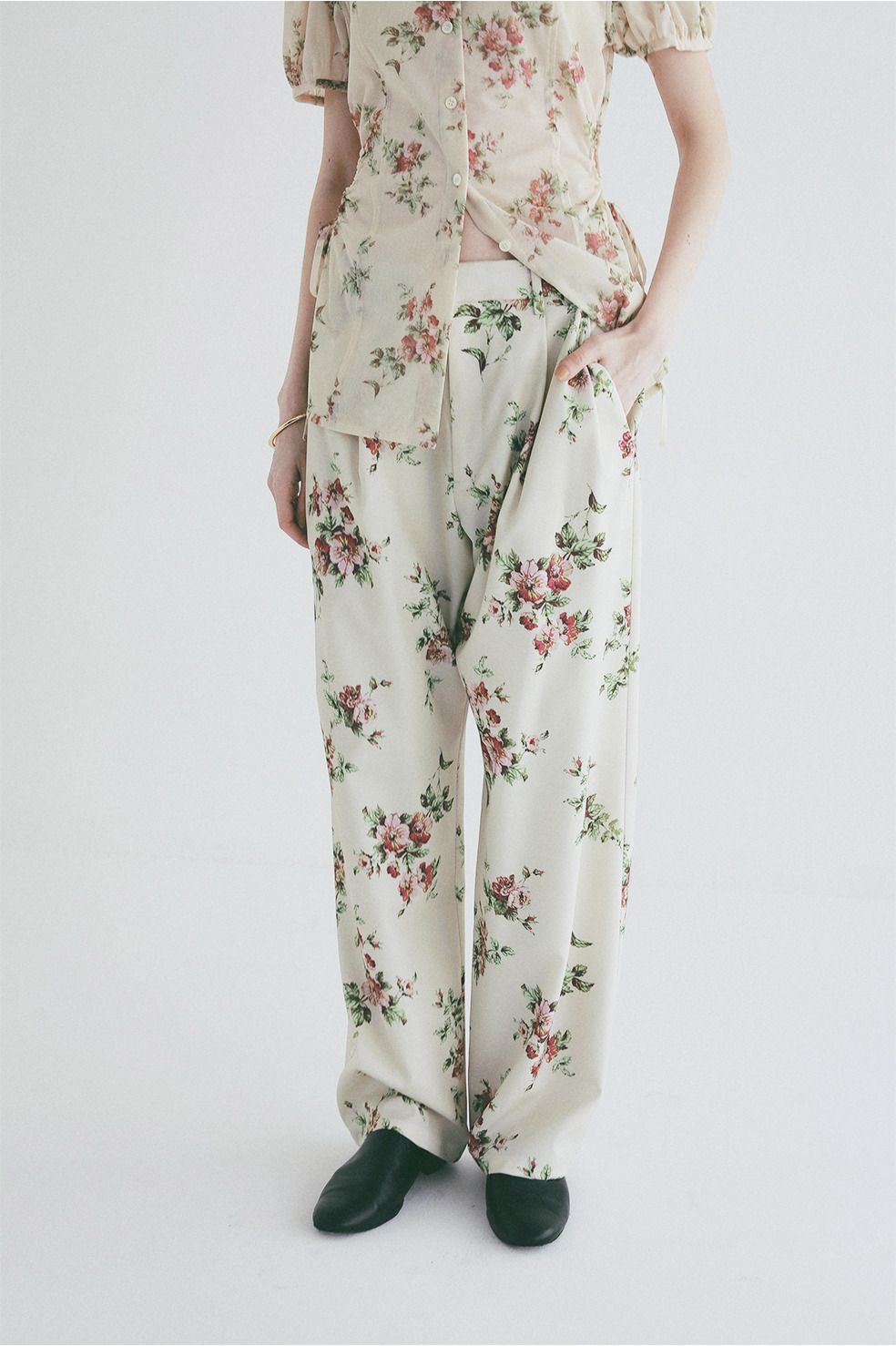 フラワータックパンツ - FLOWER TUCK PANTS (BEIGE)