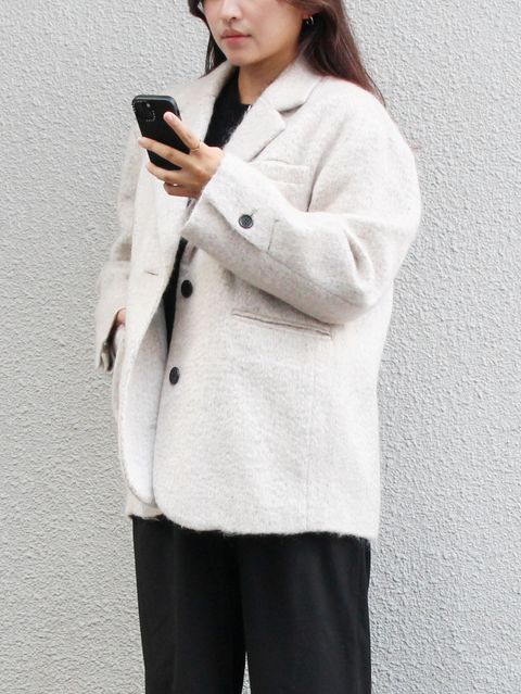 抜け感のあるCLANEのジャケットを主役に新作コーデ