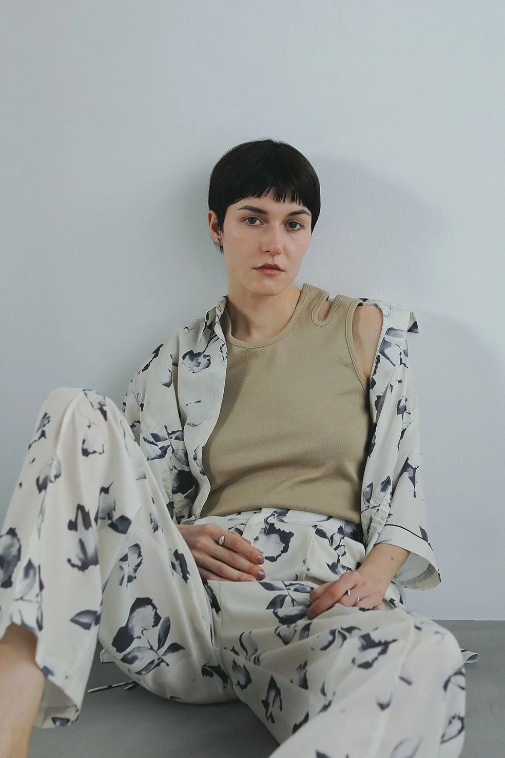 フラワーワイドパンツ - BLURRED FLOWER WIDE PANTS - IVORY