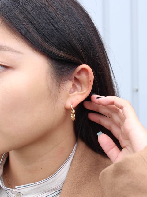 スッキリと女性らしいCLANEの新作ダウンコートスタイル