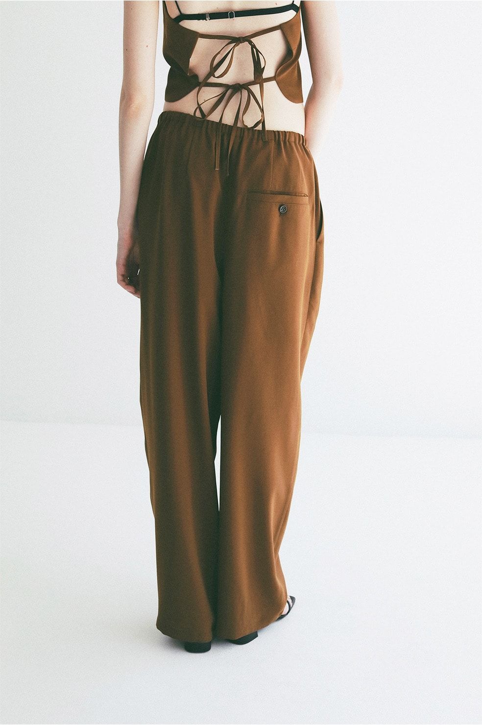 ドローストリングルーズタックパンツ - DRAWSTRING LOOSE TUCK PANTS (BROWN)